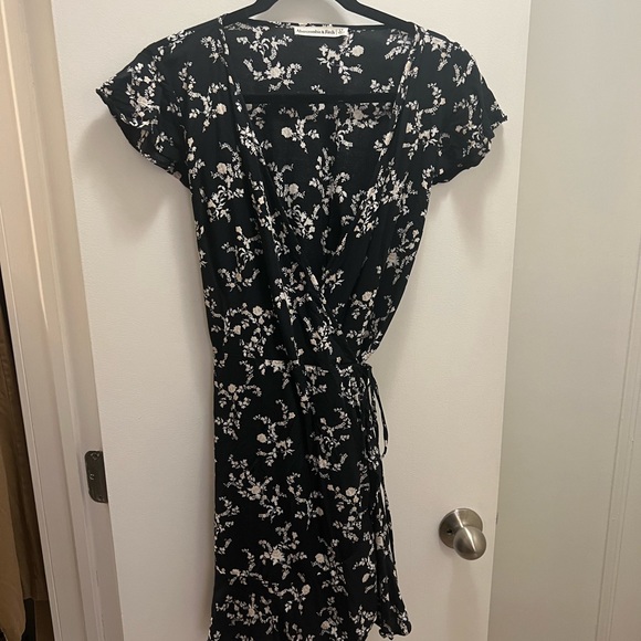 Black floral Abercrombie dress - Picture 2 of 6